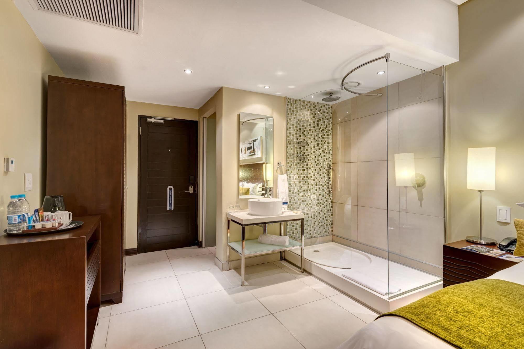 Protea Hotel By Marriott Transit O.R. Tambo Airport Kempton Park Exteriér fotografie
